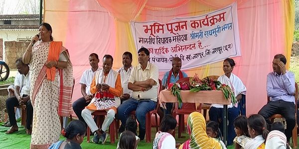 जशपुर विधायक ने पोड़ी में सड़क निर्माण का किया भूमिपूजन
