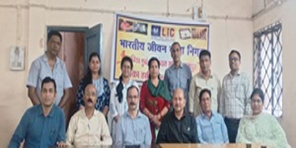 एल.आई.सी. मंडल स्तरीय कैरम प्रतियोगिता में प्रमोद व सृष्टि बने विजेता