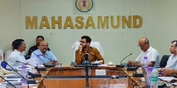 हेलमेट व सीट बेल्ट अनिवार्य सड़क सुरक्षा नियम के पालन का दिए निर्देश