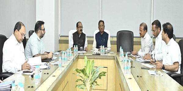 तेजी से कार्य करते हुए अच्छी गुणवत्ता के साथ समय-सीमा में सड़कों, पुल-पुलियों व भवनों के निर्माणकार्य करें पूर्ण : श्री विष्णु देव साय