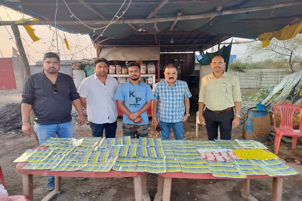 रायपुर, 22 अप्रैल 2025। डुप्लीकेट होलोग्राम के खिलाफ आबकारी विभाग की बड़ी कार्रवाई, रायपुर में दो स्थानों पर छापामारी, भारी मात्रा में अवैध सामग्री जब्त