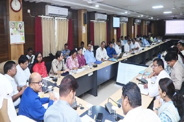 सुशासन तिहार के दौरान प्राप्त आवेदनों को गंभीरता से करें निराकरण : कलेक्टर
