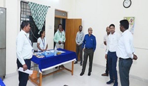 नवनियुक्त कलेक्टर ने संयुक्त जिला कार्यालय परिसर के विभिन्न कार्यालयों का किया औचक निरीक्षण