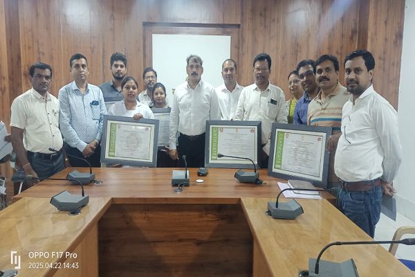  कलेक्टर श्री गोपाल वर्मा द्वारा 06 स्वास्थ्य संस्थाओं को नेशनल क्वालिटी एस्योरेंस स्टैण्डर्ड सर्टिफिकेट किया प्रदान