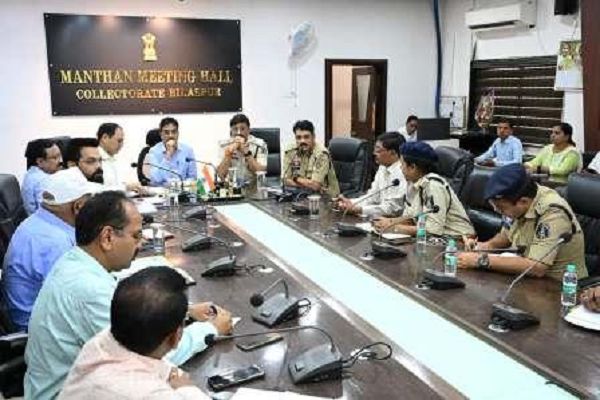 कमिश्नर-आईजी ने की नीट परीक्षा तैयारी की समीक्षा की