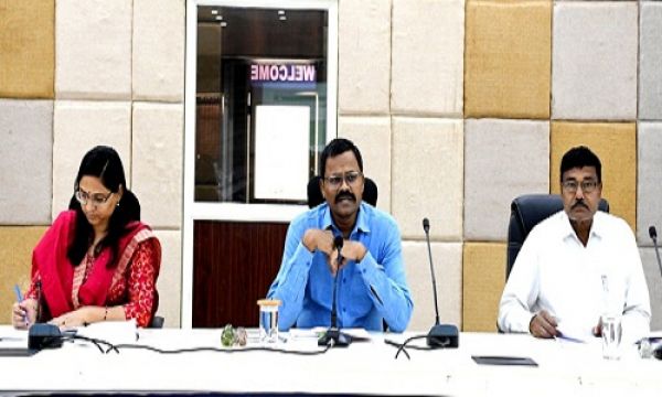 सुशासन तिहार के तहत प्राप्त आवेदनों का निराकरण सुनिश्चित करें : कलेक्टर