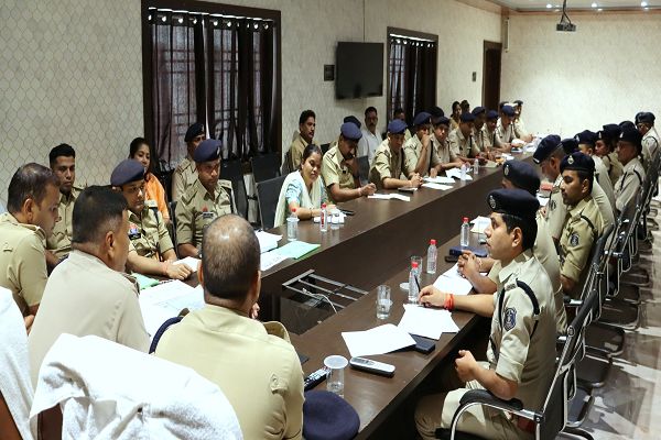 जिले में अपराध नियंत्रण और तकनीकी दक्षता हेतु मासिक क्राइम मीटिंग आयोजित।