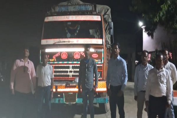 अवैध धान परिवहन करते ट्रक जप्त, मंडी अधिनियम के तहत 26 हजार की वसूली