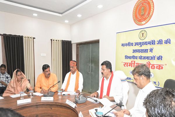 उपमुख्यमंत्री श्री शर्मा ने किसानों को निःशुल्क बी-1, नक्शा, खसरा उपलब्ध कराने कार्ययोजना बनाते हुए क्रियान्वयन करने के निर्देश दिए