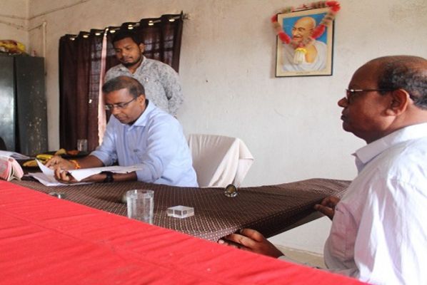 कलेक्टर डॉ. संजय कन्नौजे ने उप तहसील कोसीर का आकस्मिक निरीक्षण किया