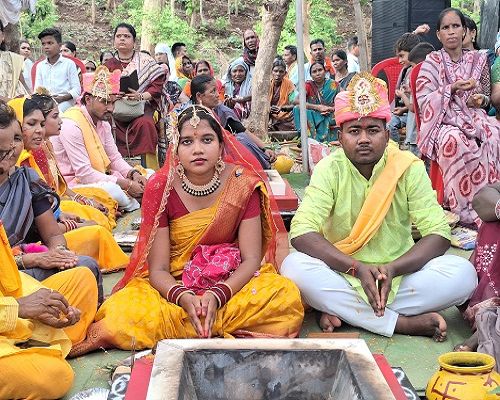 अंबागढ़ चौकी नगर में पहली बार निकली 46 जोड़ों की बारात, बना आकर्षण का केंद्र