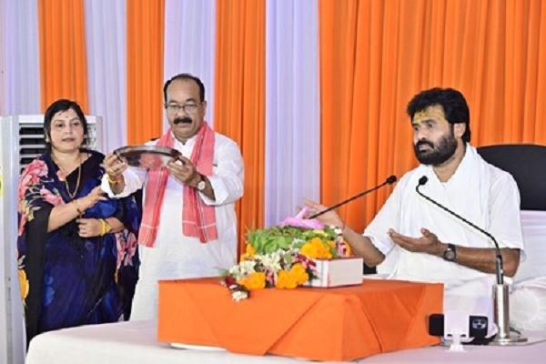 साव ने गिरि बापू के श्रीमुख से शिव महापुराण कथा का किया श्रवण