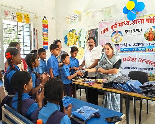 नए शिक्षा-सत्र के शुभारंभ में विद्यार्थियों का हुआ आत्मीय अभिनंदन