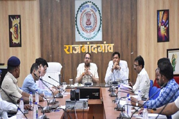 सड़कों में अतिक्रमण हटाने के कार्य में तेजी लाने के निर्देश