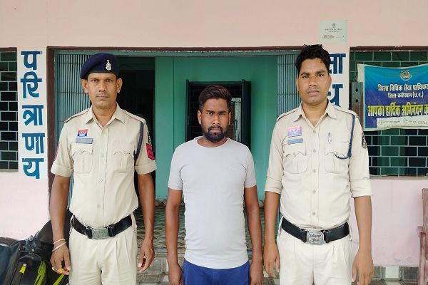  अवैध शराब का परिवहन करते आरोपी पुलिस की गिरफ्त में