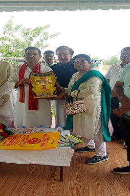  छत्तीसगढ़ राज्य स्तरीय सम्मान समारोह माननीय केंद्रीय मंत्री तोखन साहू जी के द्वारा श्रीमती शेफाली घोष को सम्मान