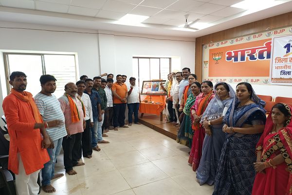  डॉ. श्यामा प्रसाद मुखर्जी की जयंती पर कार्यकर्ताओं ने लिया सेवा का संकल्प