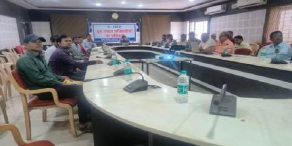 फोटोयुक्त निर्वाचक नामावली संक्षिप्त पुनरीक्षण के लिए बीएलओ व सुपरवाइजरों का प्रशिक्षण