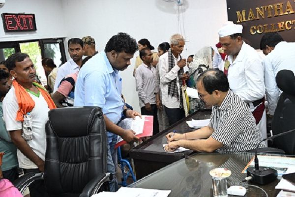 कलेक्टर ने जनदर्शन में सुनी लोगों की समस्याएं
