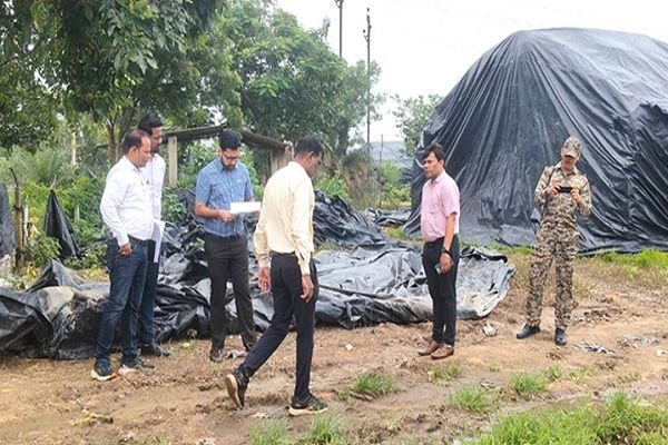 कलेक्टर ने किया पिथौरा संग्रहण केंद्र का निरीक्षण