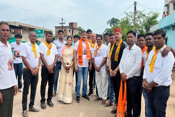  कलेक्टर श्री गोपाल वर्मा ने सहपरिवार सावन के प्रथम सोमवार को ऐतिहासिक भोरमदेव पदयात्रा में लिया भाग
