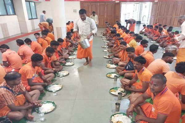 अमरकंटक के मृत्युंजय आश्रम में 1500 से अधिक कांवडियों, श्रद्धालुओं ने किया निःशुल्क भोजन, प्रसादी का ग्रहण