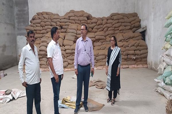 संयुक्त टीम ने छिंद, सरिया और बेलटिकरी के राइस मिल से धान चावल किया जप्त