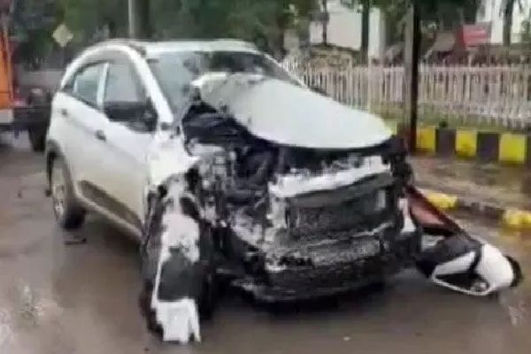 बिलासपुर में सड़क हादसा, अधिकारी का हाथ टूटा
