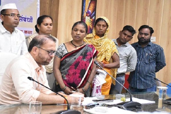 कलेक्टर ने संवेदनशीलपूर्वक जनसामान्य की सुनी शिकायत एवं समस्याएं