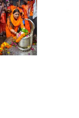  शिव भक्ति में लीन आस्था और विश्वास की 151 किलोमीटर कांवड़ यात्रा हुई पूरी, पंडरिया विधायक भावना बोहरा एवं कांवड़ यात्रियों ने भोरमदेव मंदिर में किया भोलेनाथ का जलाभिषेक,भगवामय हुआ जिला कबीरधाम