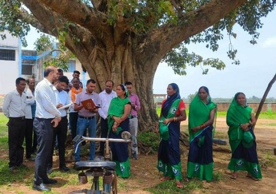 कलेक्टर ने वनांचल ग्राम खोभा, जोब एवं पंडरापानी का किया सघन निरीक्षण