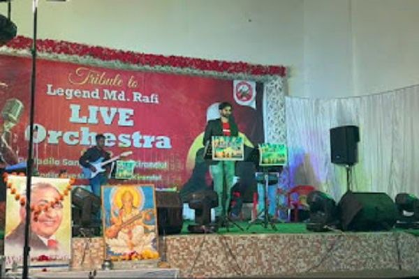 बैलाडीला की वादियों में गूंजे मो. रफी के गाने , स्थानीय कलाकारों ने दी संगीतमय श्रद्धांजलि