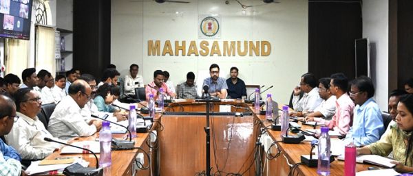 कलेक्टर ने की तिरंगा यात्रा, स्वतंत्रता दिवस और योजनाओं की समीक्षा