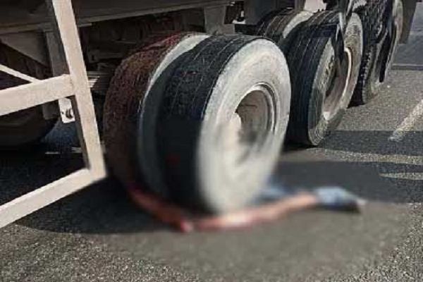 डिप्टी रेंजर को मालवाहक ने रौंदा, मौत