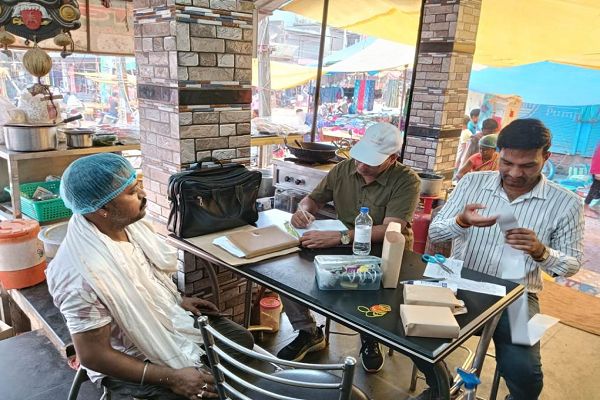 चलित प्रयोगशाला ने पखांजूर-भानुप्रतापपुर के होटल-ढाबों से लिए सेम्पल