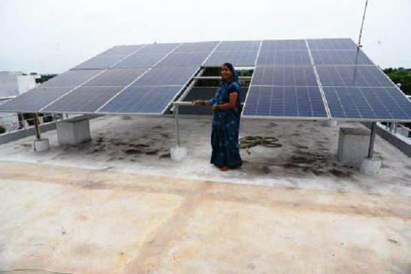 पीएम सूर्य घर मुफ्त बिजली योजना से बिजली बिल हुआ जीरो, चेहरे पर आई राहत की मुस्कान