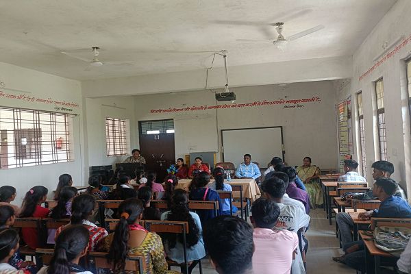  फास्टरपुर महाविद्यालय सेतगंगा में आयोजित हुआ दीक्षारंभ कार्यक्रम