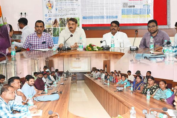 कवर्धा के किसानों को प्रधानमंत्री फसल बीमा योजना के तहत मिले 1.33 करोड़ रुपये