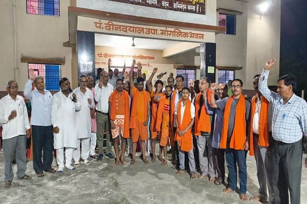 श्रावण मास में झारखंड राज्य के देवघर में स्थित बाबा बैजनाथ धाम को जलाभिषेक 