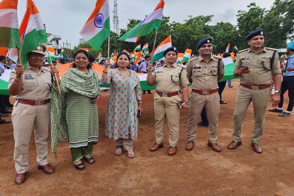 कलेक्टर ने युवाओं को बताया राष्ट्र की ऊर्जा, नशापान से दूर रहने की दिलाई शपथ