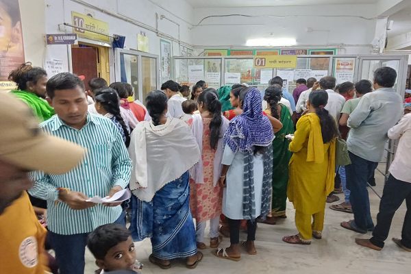 मौसमी बीमारियों ने ली रफ्तार,  जिलाअस्पताल में मरीजों की बढ़ी भीड़
