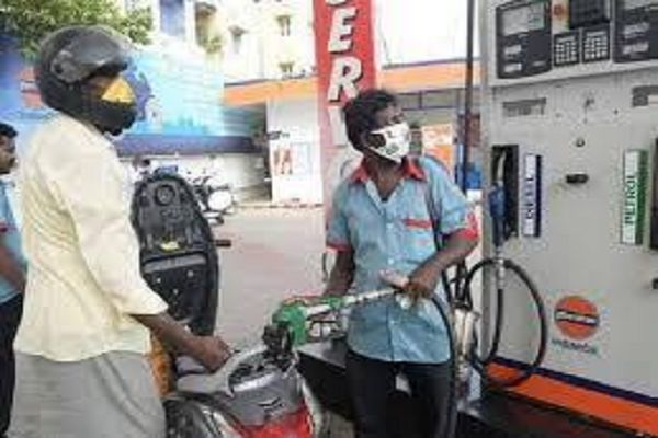 अब बिना हेलमेट पेट्रोल नहीं: जीपीएम जिले के पंप संचालकों ने उठाया कदम