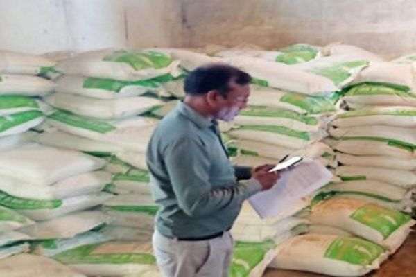 उर्वरक व्यवसाय में अनियमितता बरतने वालों के खिलाफ प्रशासन सख्त