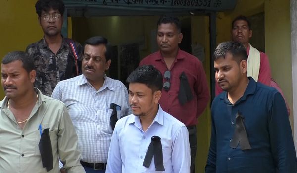 कृषि अधिकारियों का आंदोलन, काली पट्टी बांधकर जताया आक्रोश