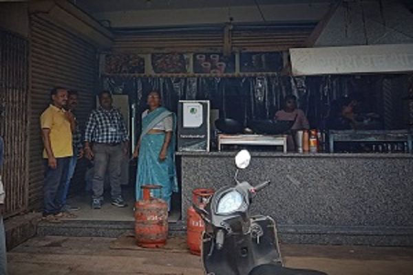 घरेलू सिलेण्डर का व्यवसायिक दुरुपयोग करते पाये जाने पर खाद्य विभाग की कार्यवाही