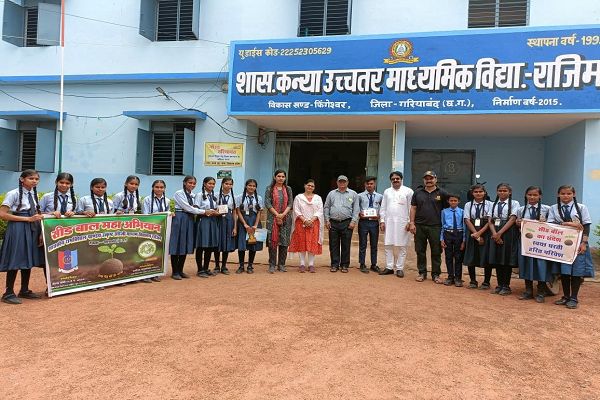  सीड बाल महाअभियान : विद्यालयों और संस्थानों में पहुँचकर छात्रों ने बाँटे हरियाली के संदेश