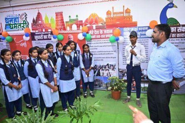 विकसित भारत : मोदी की संकल्पना पर आधारित छायाचित्र प्रदर्शनी का कलेक्टर ने किया शुभारंभ&rsquo;