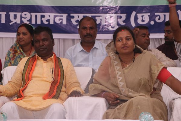 मंत्री श्रीमती लक्ष्मी राजवाड़े के मुख्य आतिथ्य में सेवा पखवाड़ा के तहत दिव्यांगजनों एवं वरिष्ठजनों का सम्मान