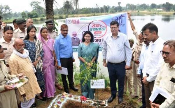 विशेष ग्राम सभा में शामिल होकर विलेज विजन प्लान के कार्यों का किया अवलोकन