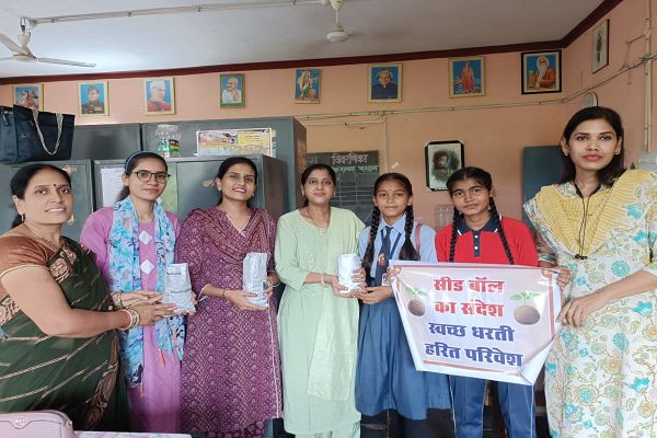 सीड बाल महाअभियान के तहत राजिम विद्यालय के विद्यार्थियों ने मालगाँव में फैलाया हरियाली संदेश